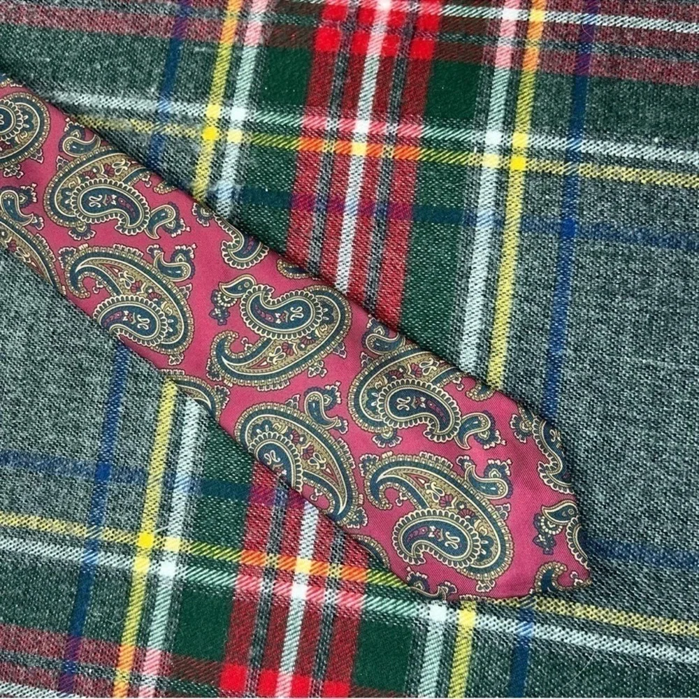 Mario Valentino Red Silk Paisley Print Classic Neck Tie